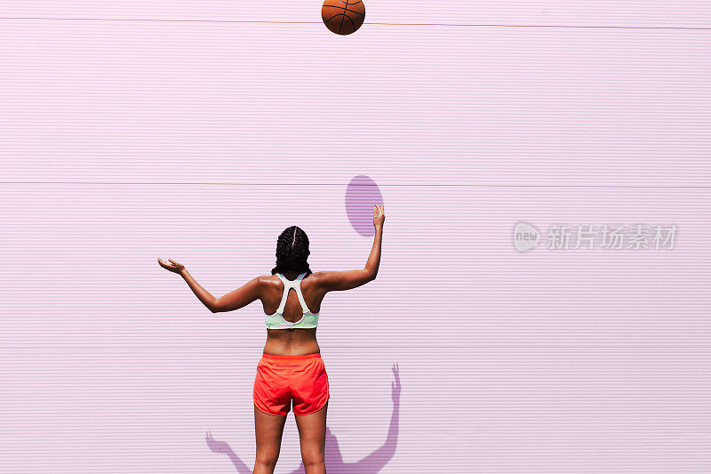 一个女篮球运动员的肖像