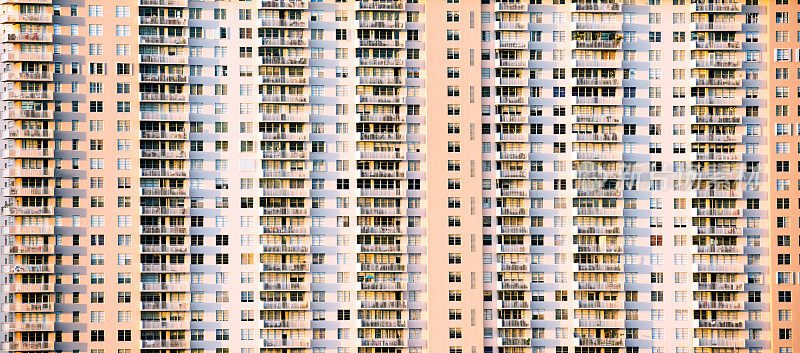佛罗里达迈阿密大型公寓楼的外观