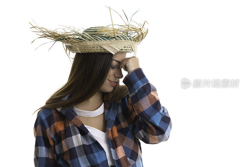 年轻女子穿着传统朱尼娜服装孤立在白色背景