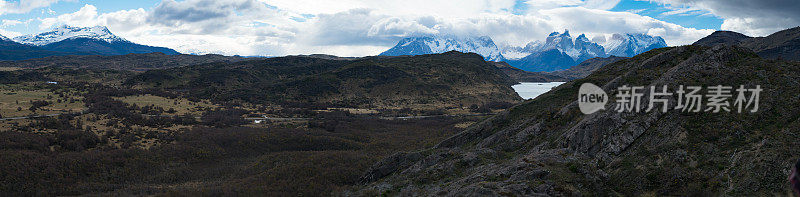 令人屏息的日出在托雷斯德尔潘恩山脉和冰川灰色在智利巴塔哥尼亚