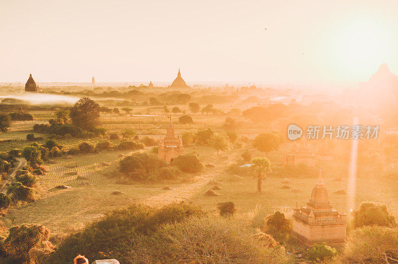 缅甸蒲甘美丽的古寺庙日出景观旅游亚洲主题自然背景