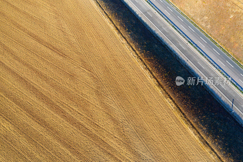 夏季公路和乡村鸟瞰图