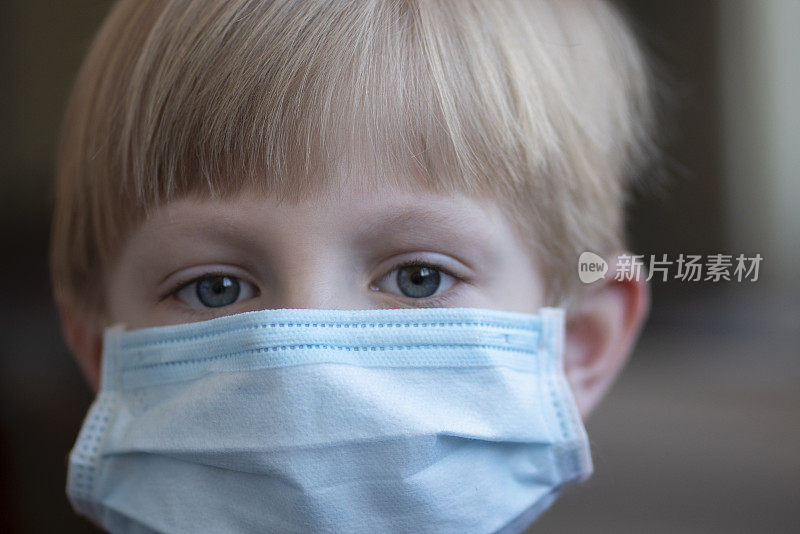 儿童戴口罩以防止冠状病毒感染