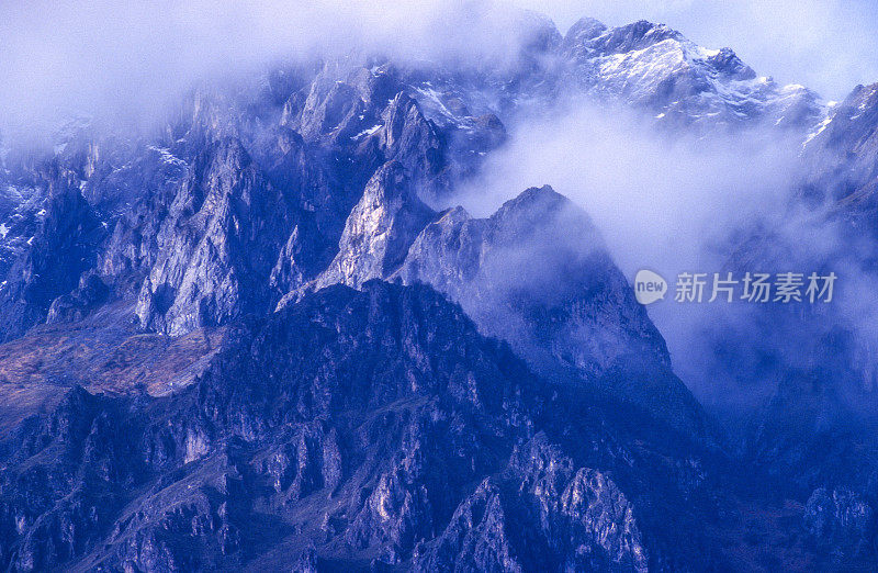 西班牙坎塔布里亚的欧洲皮科斯的利巴纳地区的山脉景观