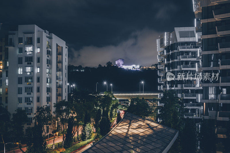 新加坡晚上看到的房子