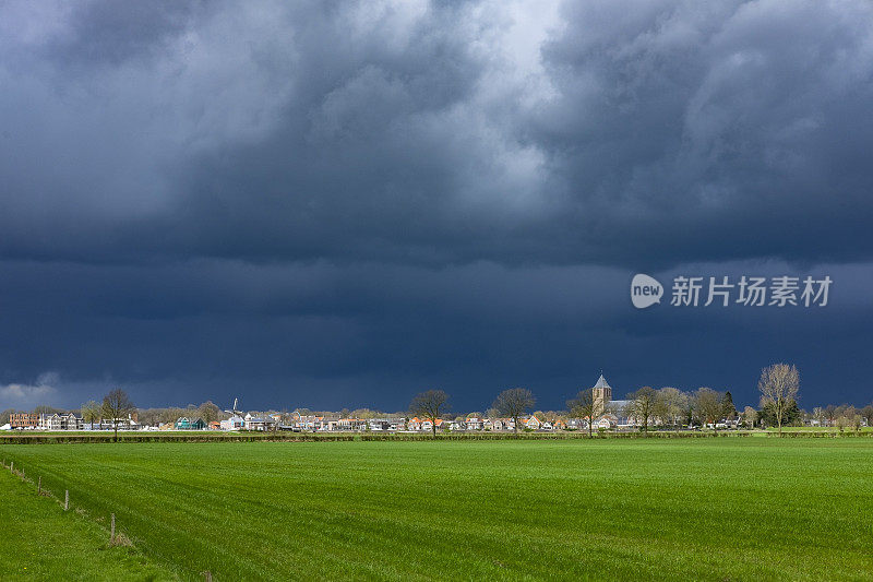 韦赫特山谷达尔夫森上空有雷雨