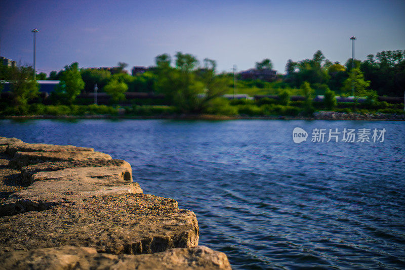 汉密尔顿，安大略-海湾公园-岩石悬崖的特写