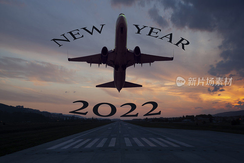 飞机带着2022年新年的概念起飞了