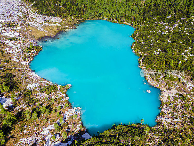 Dolomites的Sorapiss湖(意大利威尼托)