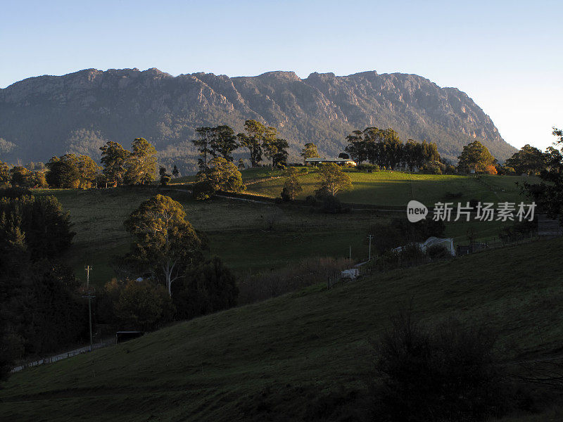 塔斯马尼亚山景观风景罗兰山牧场