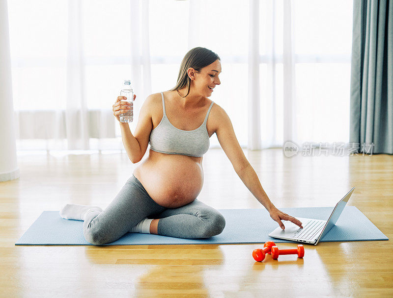 孕妇孕妇孕妇女性运动运动健身腹部健康孕妇孕妇健康瑜伽年轻哑铃体重笔记本电脑在线水饮水机瓶装水