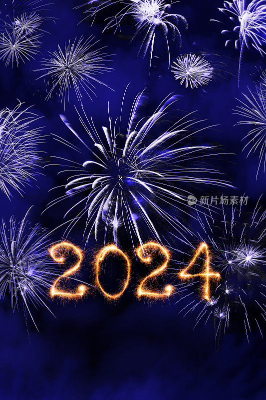 闪闪发光的2024年新年与烟花