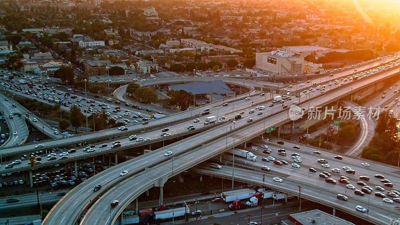 加利福尼亚州洛杉矶高峰时段交通的鸟瞰图