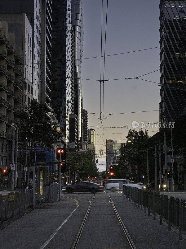 夜晚的城市街道