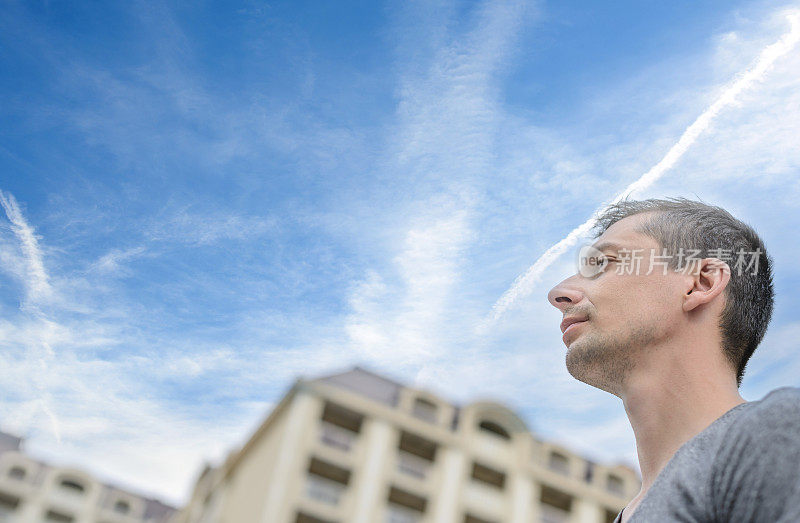 英俊的男人的肖像