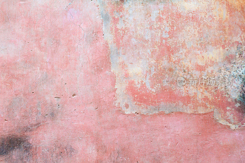 旧西西里墙背景:粉红色和斑驳