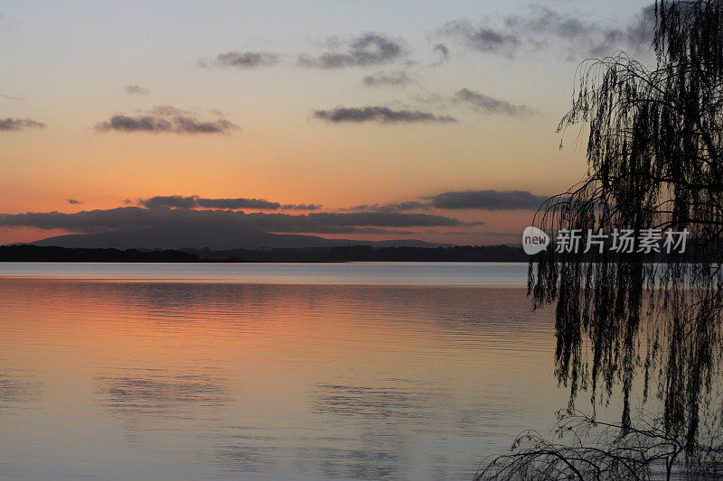 日落时分的沙司泻湖