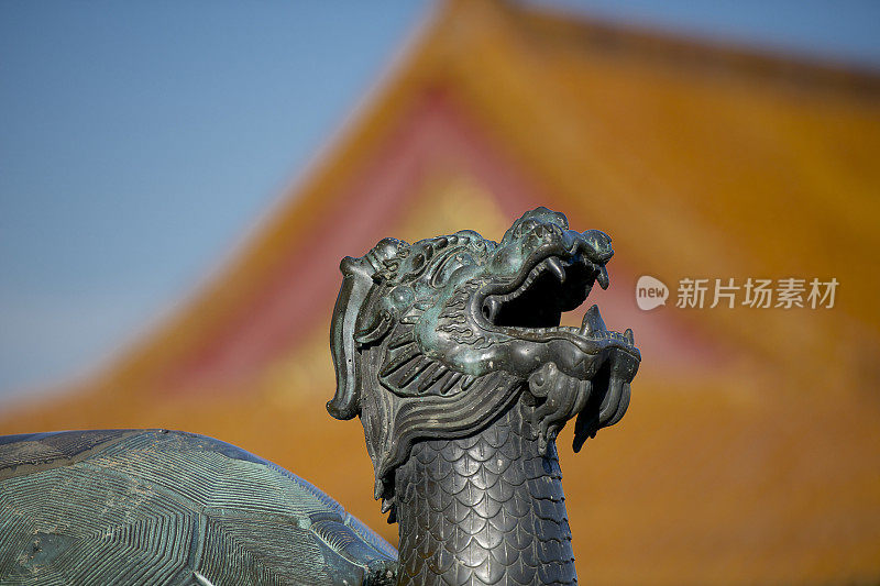 紫禁城古代帝王龙龟青铜雕塑的细节