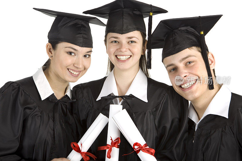 三个微笑的毕业生在白色的背景下。XXXL