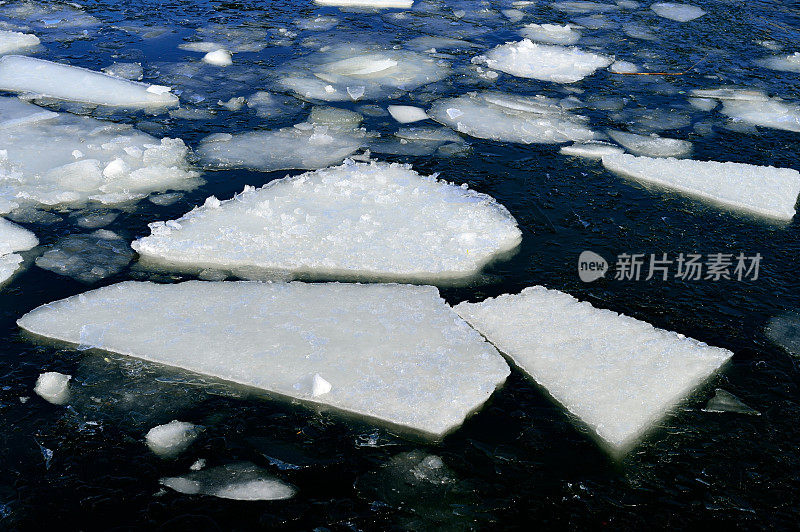 开放水域有浮冰