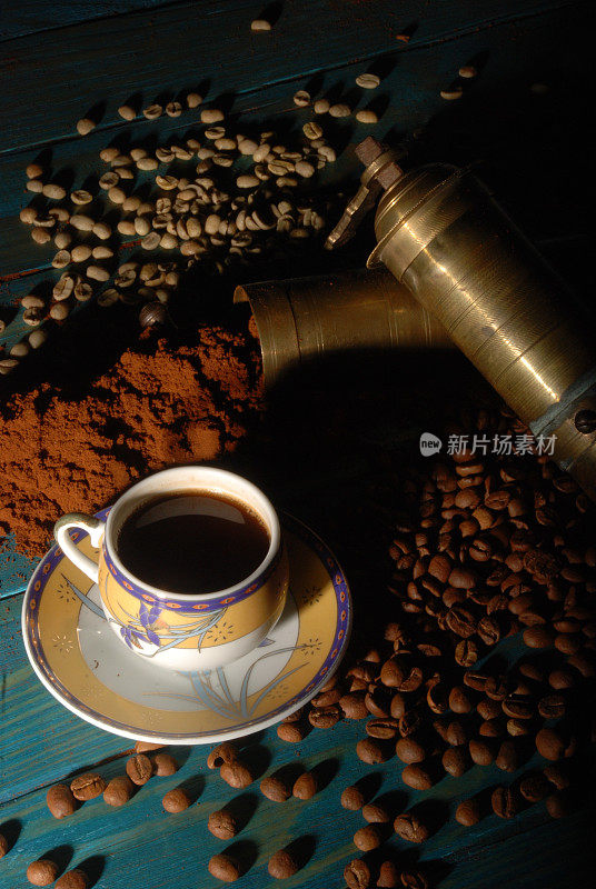 土耳其咖啡和杯围
