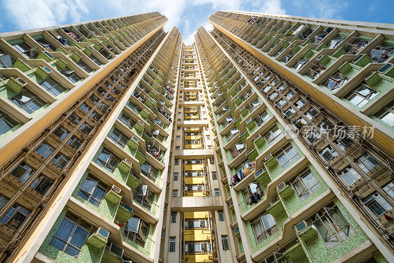 低角度的建筑物对天空，香港，中国