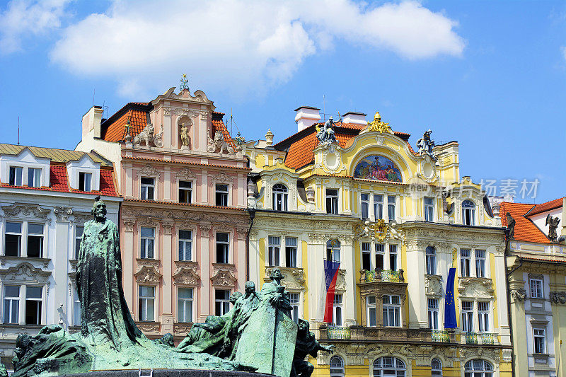 约翰胡斯雕像和布拉格老城广场