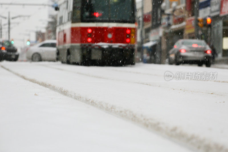 街道的积雪