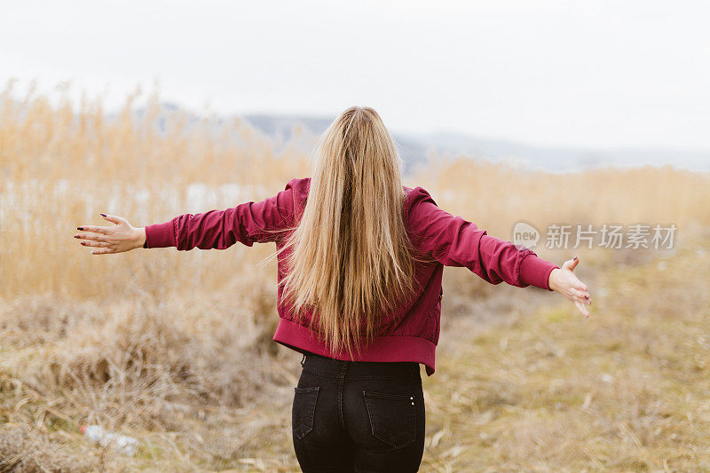 天性快乐的女人