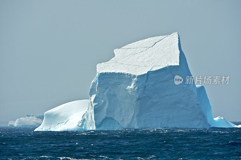 南极洲的巨型冰山