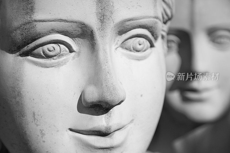 雕像的脸