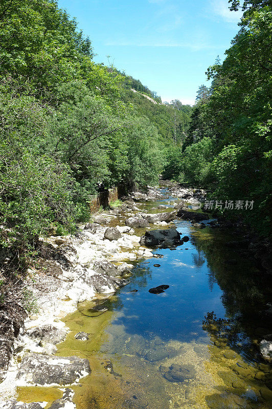 阿雷泽峡谷和瑞士汝拉河