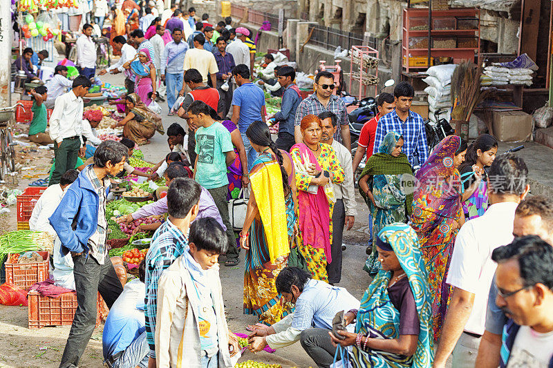 印度斋浦尔挤满人的街道