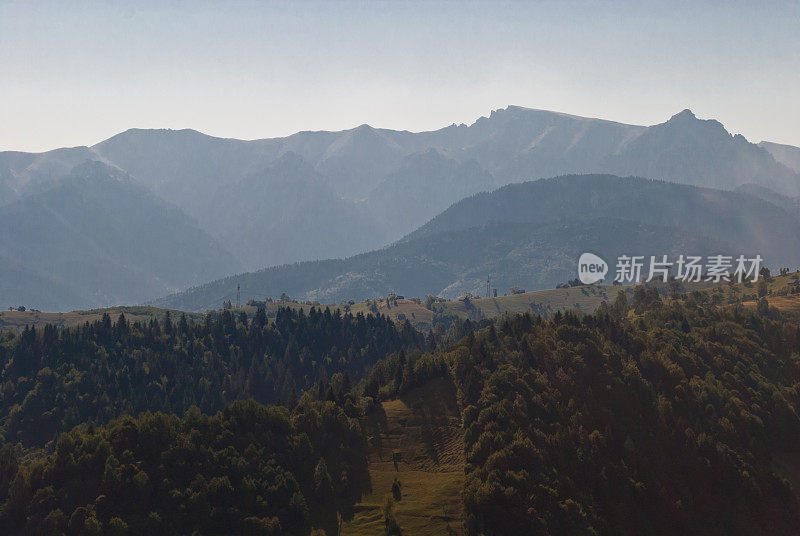 清晨的群山