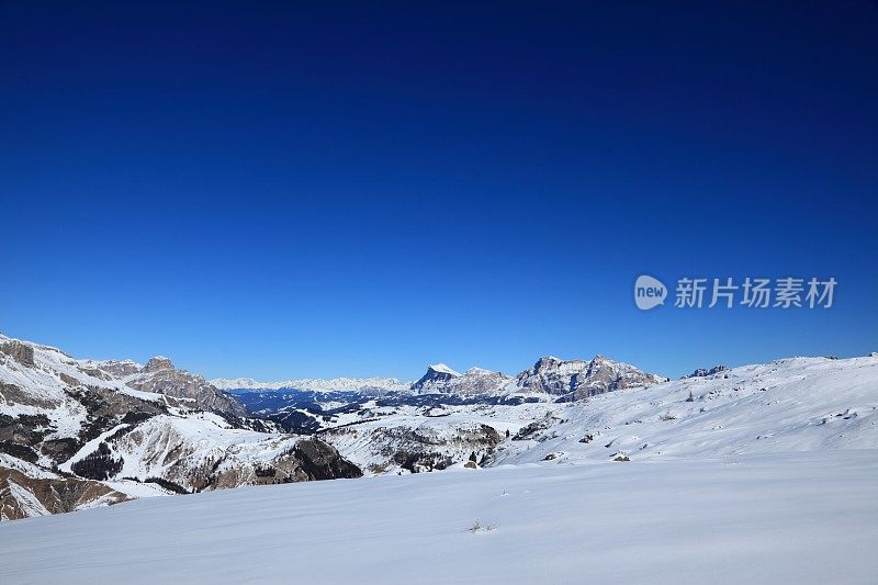 冬季的山峰在白云岩