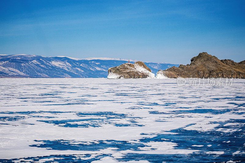 冰冻的贝加尔湖，俄罗斯