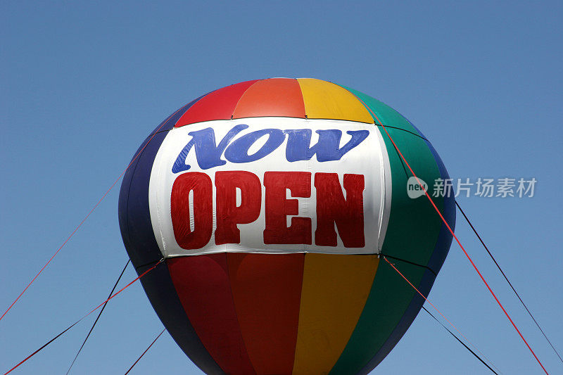 隆重开幕。热气球。新业务。现在开放的迹象。
