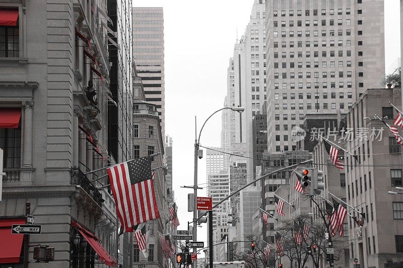纽约大街上的美国国旗