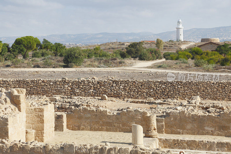 塞浦路斯帕福斯考古遗址和白色灯塔
