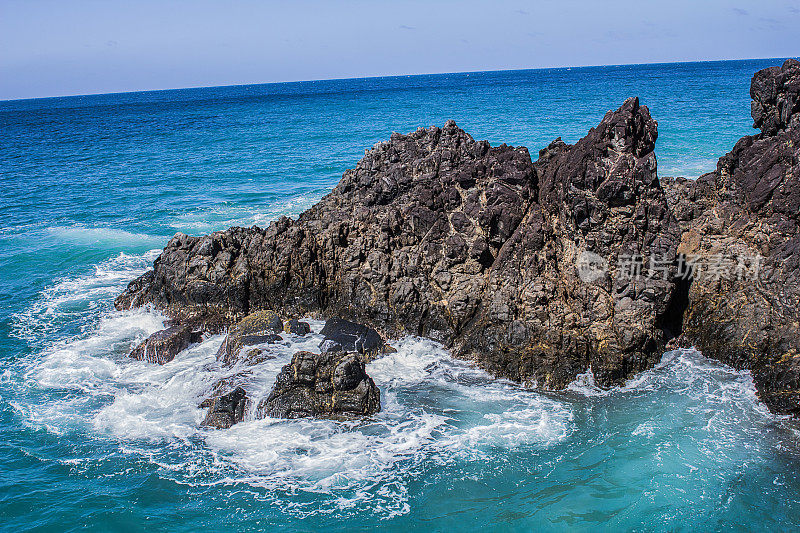 多巴哥堡的岩石海岸