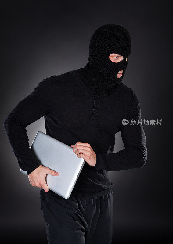 偷笔记本电脑的小偷