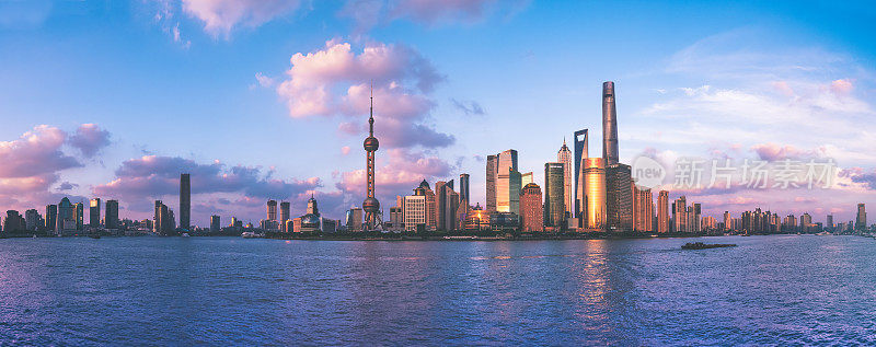 日落时分的上海城市全景