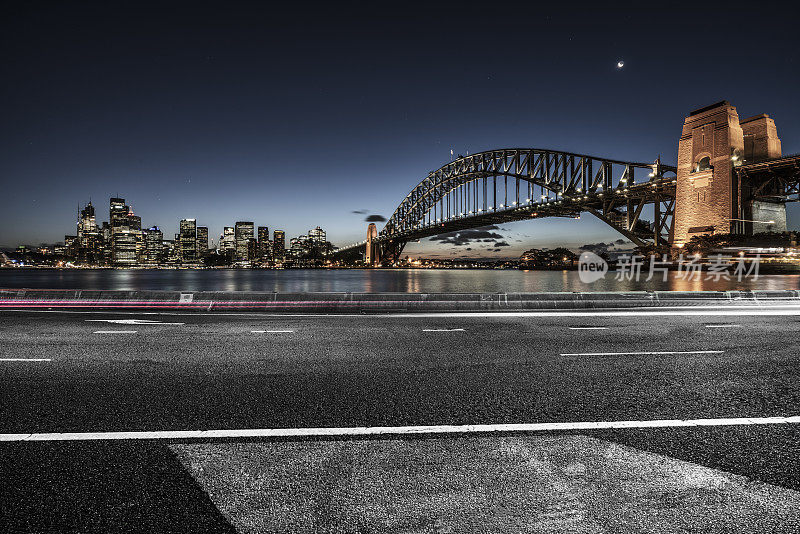 悉尼海港大桥旁的城市道路