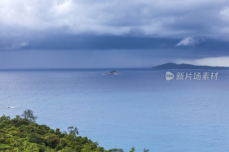 海面上，塞舌尔普拉林岛热带风暴