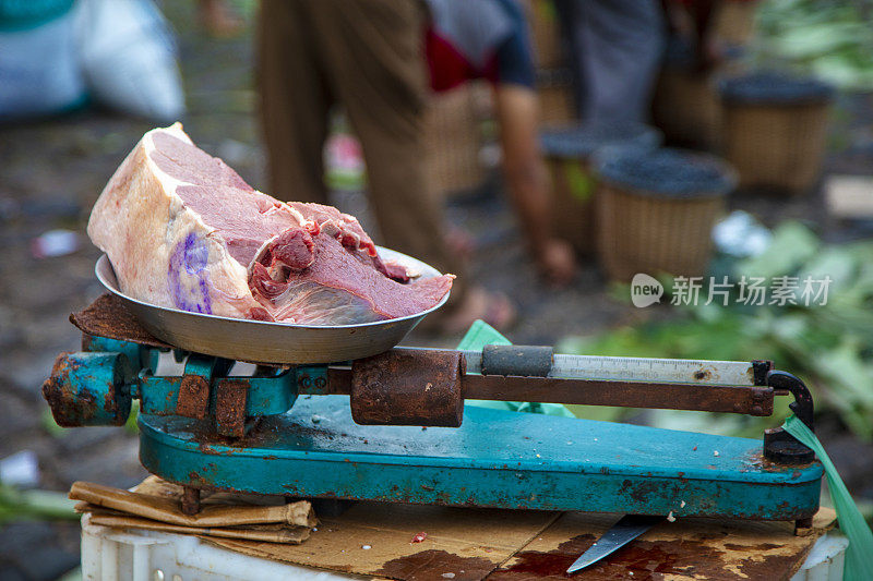 在亚马逊的街市上卖肉