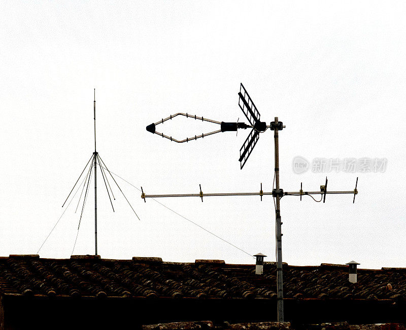 意大利圣吉米尼亚诺屋顶上的电视天线