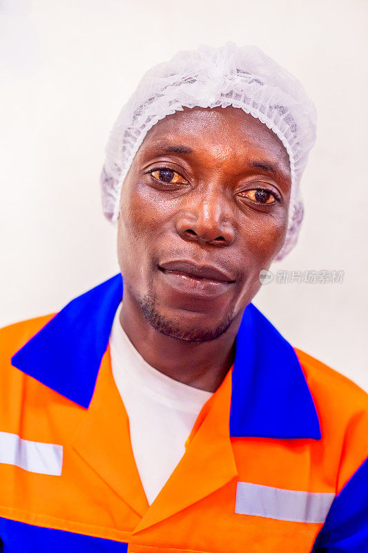 非洲工厂工人的肖像