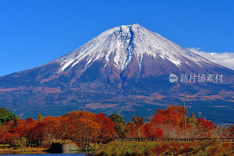 富士山和秋叶色，拍摄于富士五湖地区和富士宫市