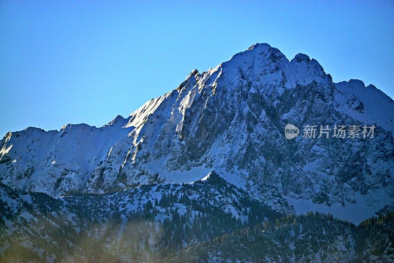 特写东方Allgäu高山山峰。巴伐利亚,德国。