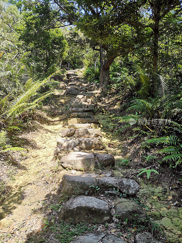 香港大屿山日落峰台阶